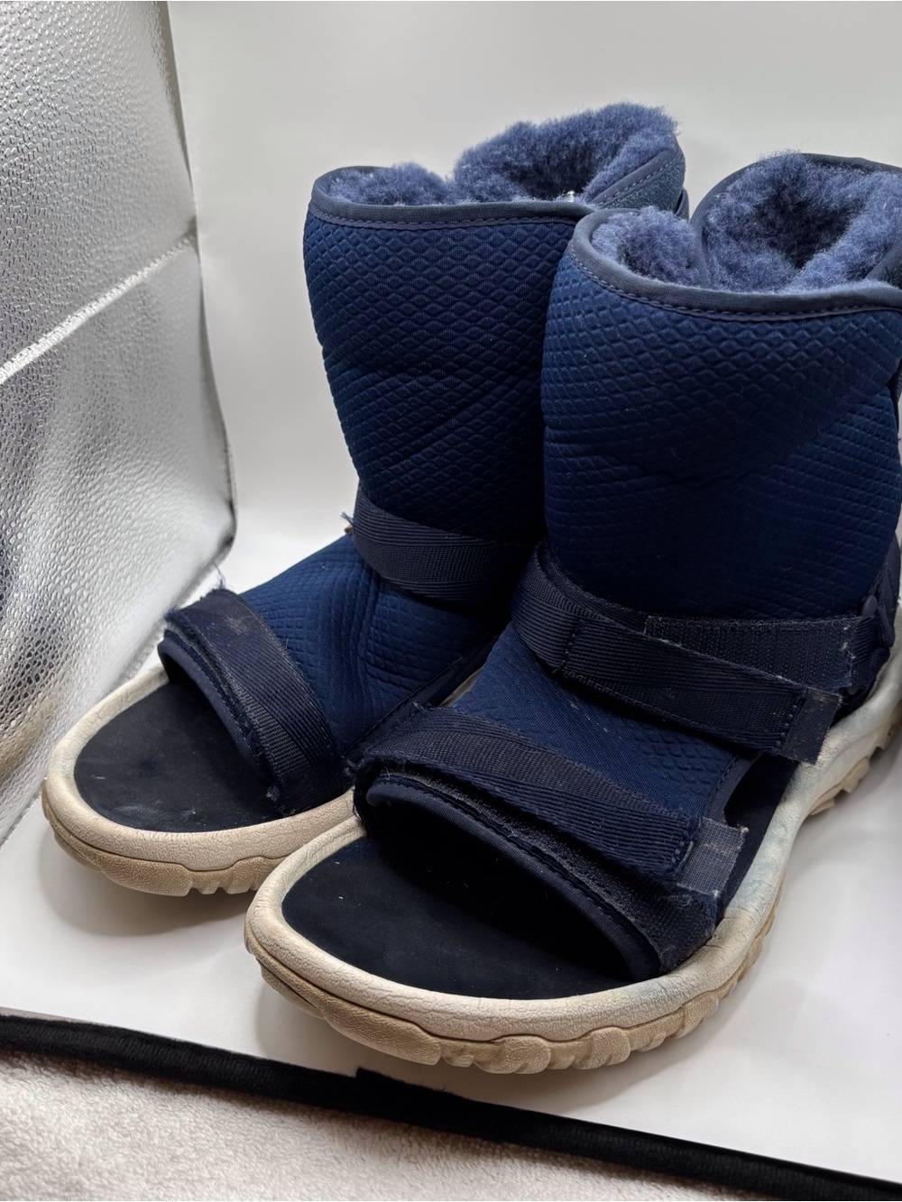 UGG Navy Blue Quilted Shearling-Lined Open-Toe Booties Unisex M 8 WMN 9.5 Teva